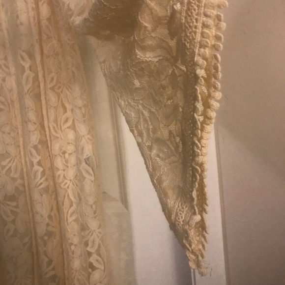 Forever 21 long lace kimono - Picture 3 of 5